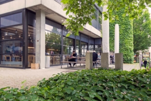 Cafeteria Neuphililogicum Außenbereich