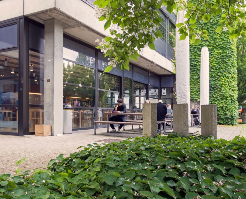 Cafeteria Neuphililogicum Außenbereich